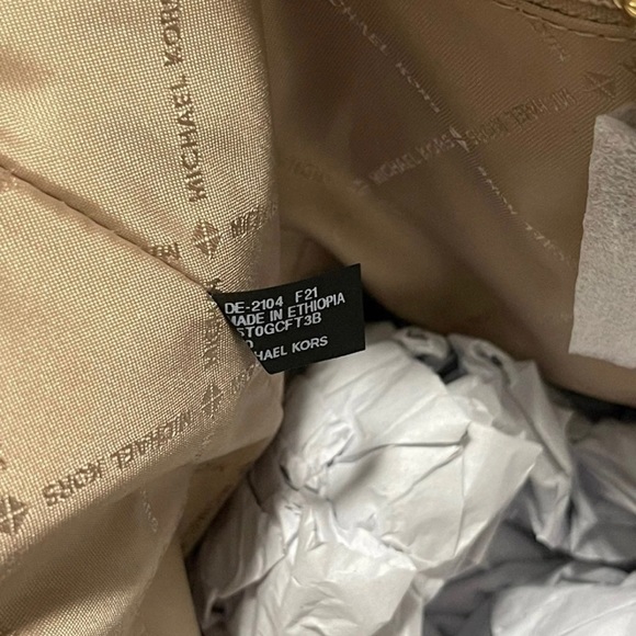 NWT Michael Kors Charlotte Large Top Zip Logo Print Leather Tote In Brown/Gold - Picture 8 of 12